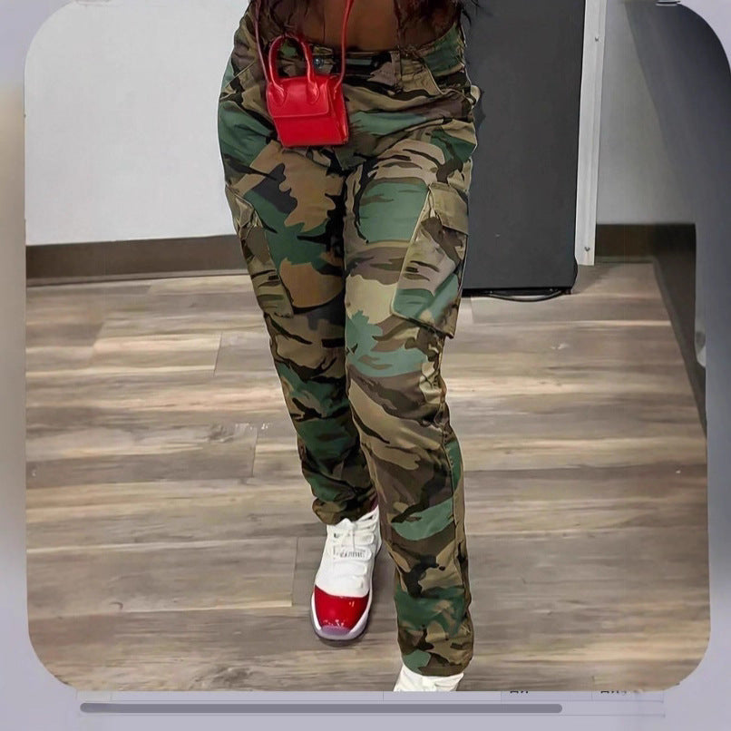Damen Cargohose im Camouflage-Look mit taillenhoher Passform und schmaler Beinlinie Echo Archiv