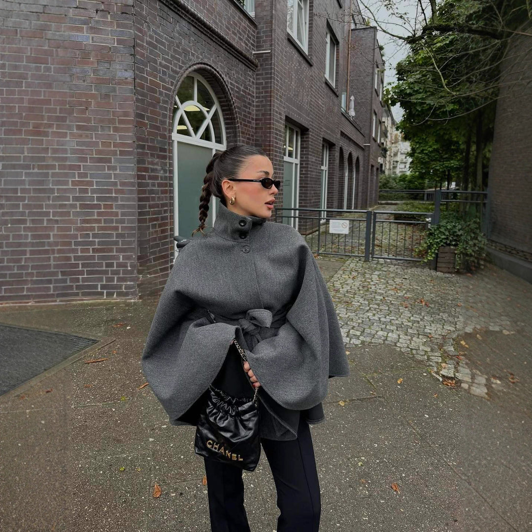 Damen Kurze Boxy-Wollmix-Jacke mit Stehkragen und aufgesetzten Pattentaschen Echoarchiv