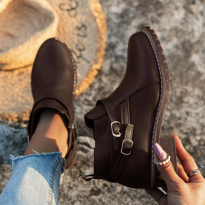 Damen nan Stiefelette mit doppelten Zierriemen, profilierter Traktorsohle und niedrigem Blockabsatz Echo Archiv