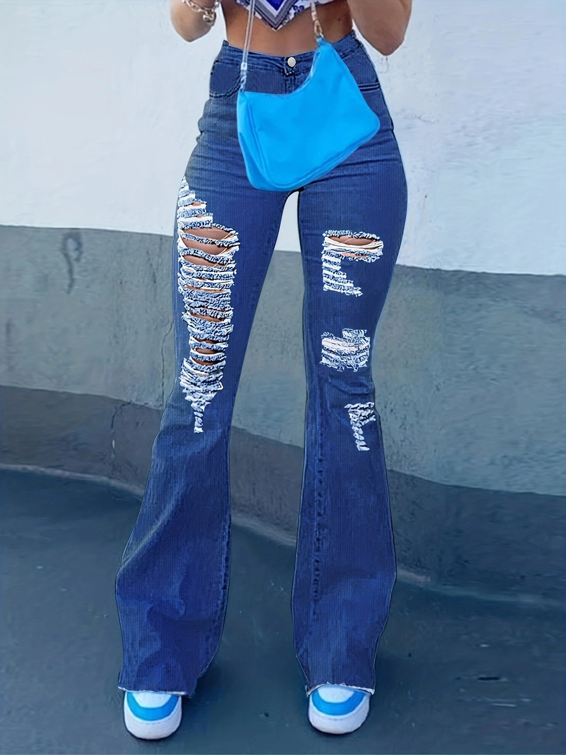 Damen High-Waist Flared-Jeans mit großflächigen Distressed-Rissen und sculptendem Komfortbund Echo Archiv