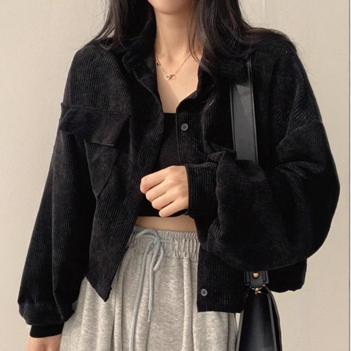 Damen Kurzgeschnittene Cordjacke mit Oversize-Ärmeln und Brusttaschen – Célinea