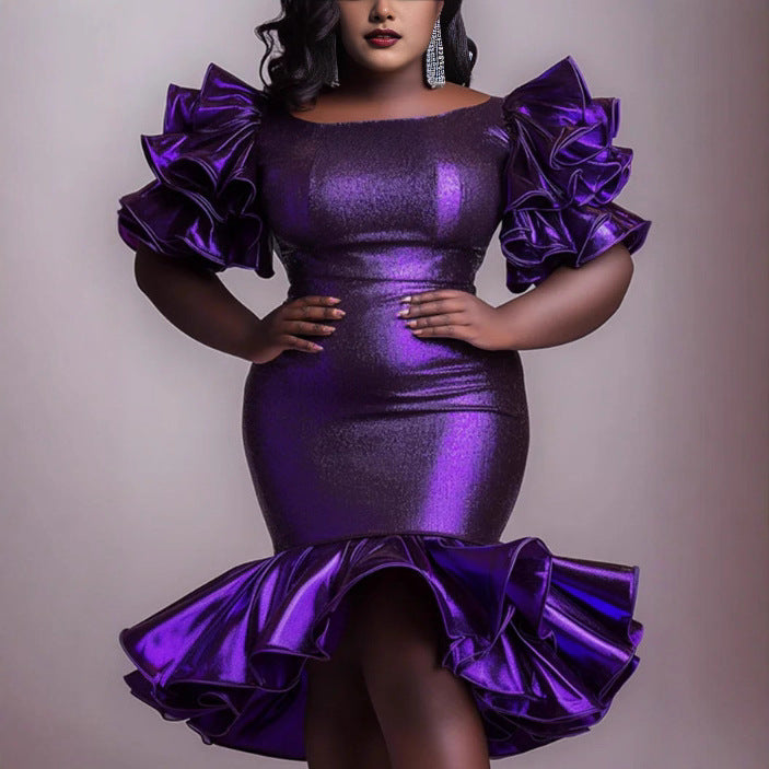 Damen Glamouröses Abendkleid mit voluminösen Rüschenschultern Echo Archiv