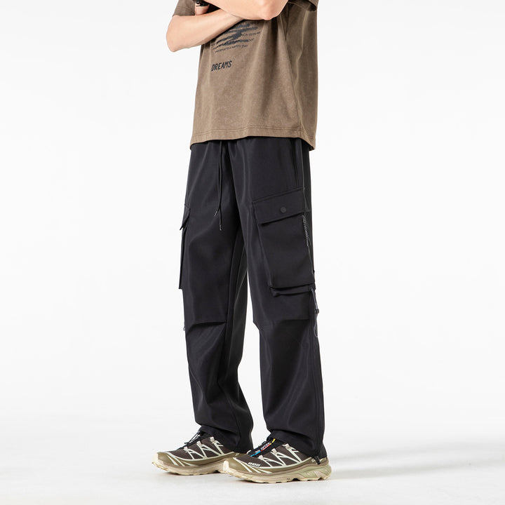 Herren Baggy‑Cargohose im Tech‑Utility‑Stil mit elastischem Tunnelzugbund, großen Klappfächern und Zipper‑Details Echo Archiv