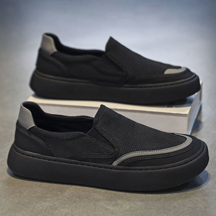 Herren Minimalistischer Strick-Slip-On mit reflektierenden Details und Komfortplateau Echoarhiv