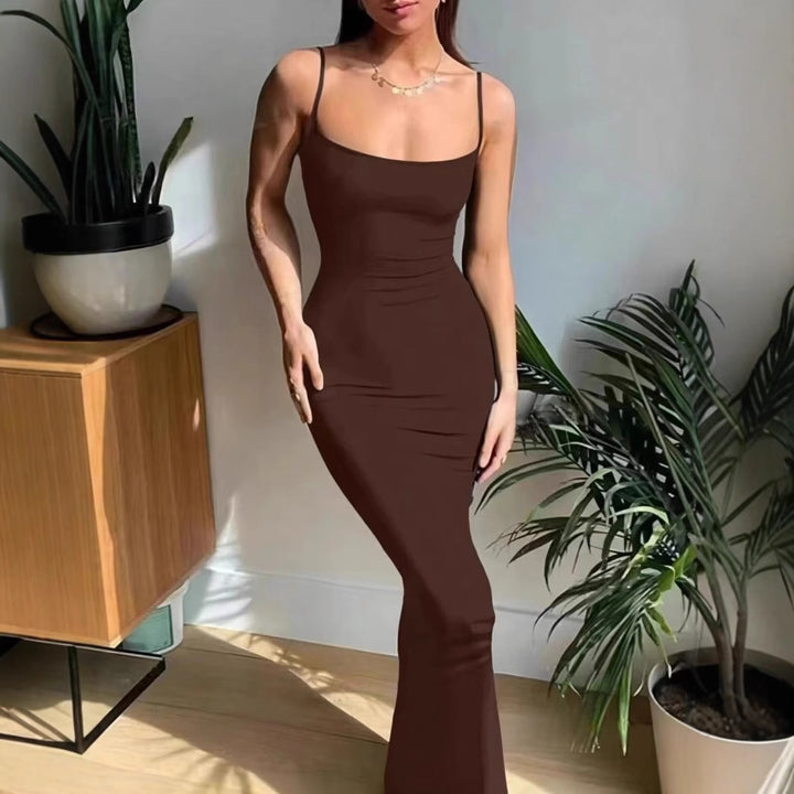 Damen Elegantes Langes Kleid mit schmalem Schnitt und feinen Trägern Echo Archiv