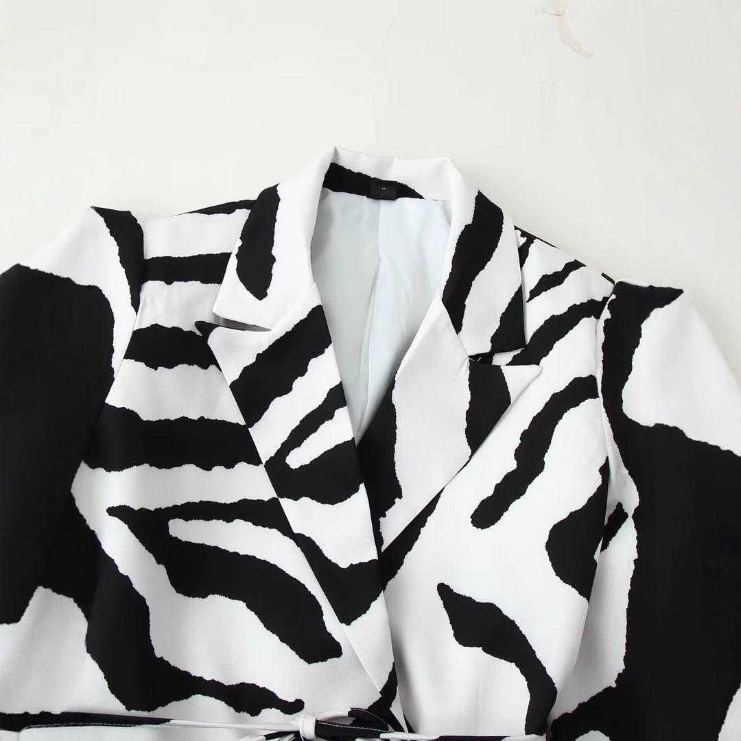 Damen Blazer mit Zebra-Print, tailliertem Bindegürtel und Cut-Out-Schultern Echo Archiv