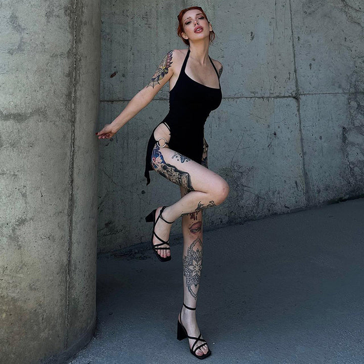 Damen sexy und modisches Halterkleid mit offenen Seiten und Ringelementen Echo Archiv