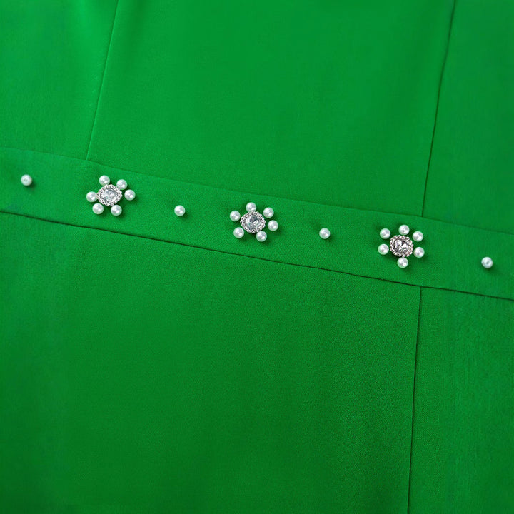 Damen Elegantes Kleid mit asymmetrischen Cut-Outs und blumigen Akzenten Echo Archiv