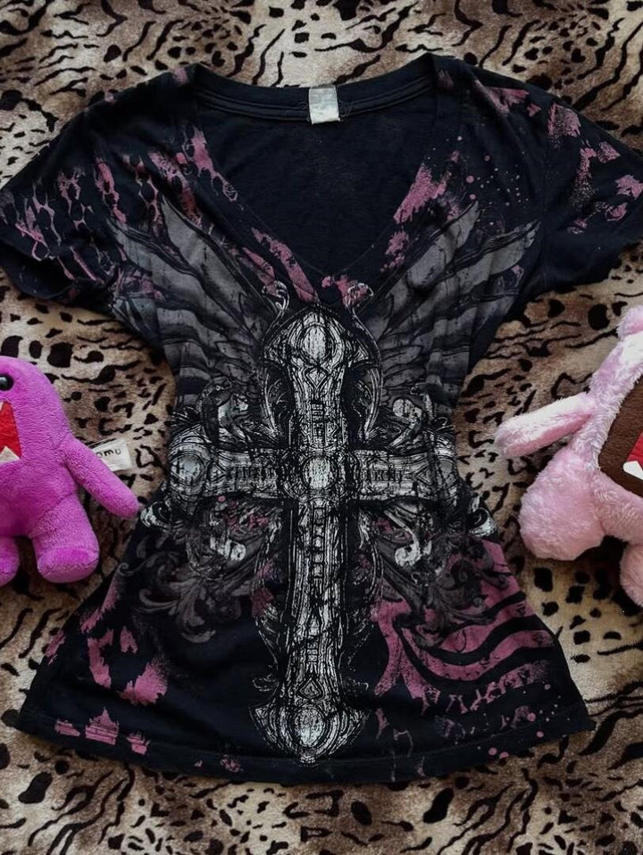 Damen V-Ausschnitt T-Shirt mit beeindruckendem Grafikkreuz Echo Archiv
