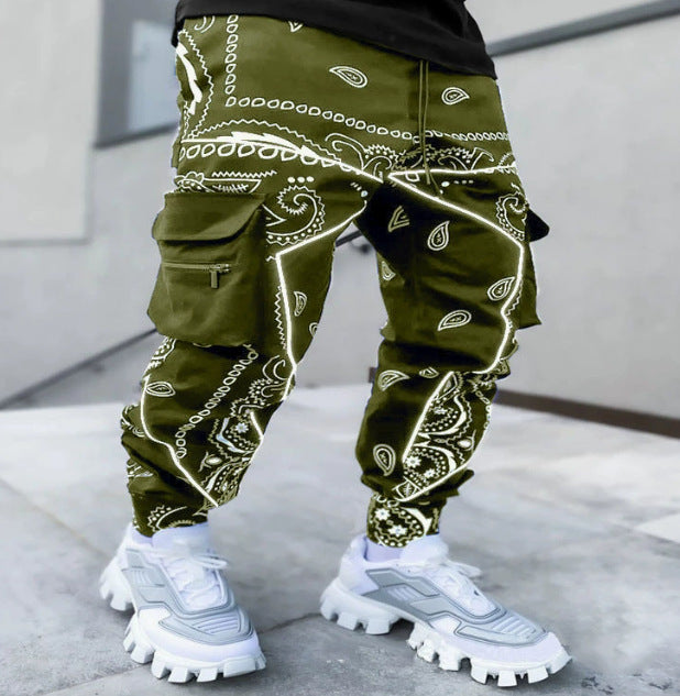 Herren Cargo-Hose mit ausgefallenem Bandana-Muster und praktischen Taschen Echoarchiv
