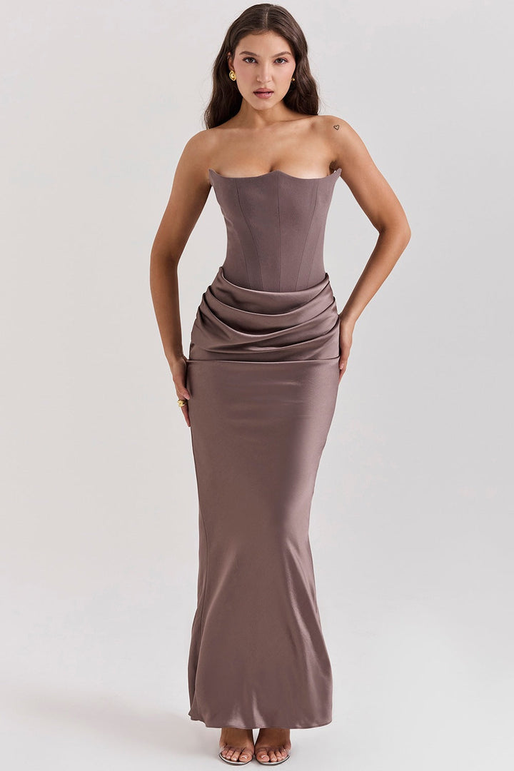 Damen Elegantes Abendkleid mit Herz-Ausschnitt und schimmerndem Oberteil Echoarchiv