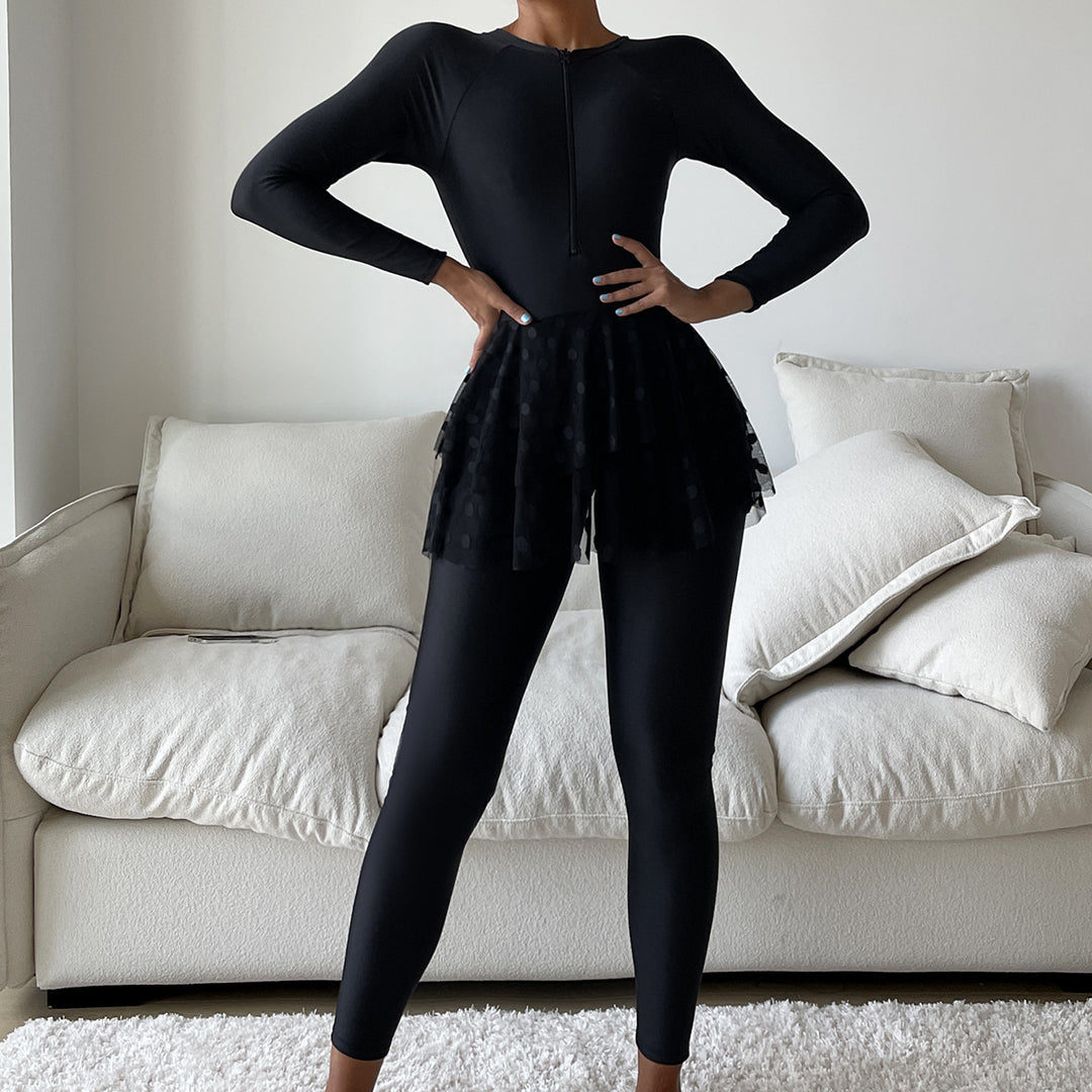 Damen Sportlicher Schwimmanzug mit schwingendem Rock Echo Archiv