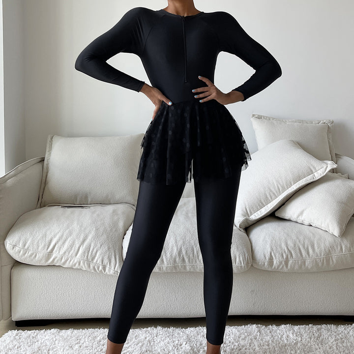 Damen Sportlicher Schwimmanzug mit schwingendem Rock Echo Archiv