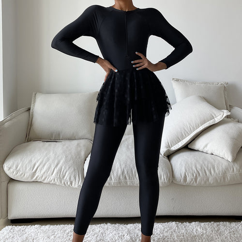 Damen Sportlicher Schwimmanzug mit schwingendem Rock Echo Archiv