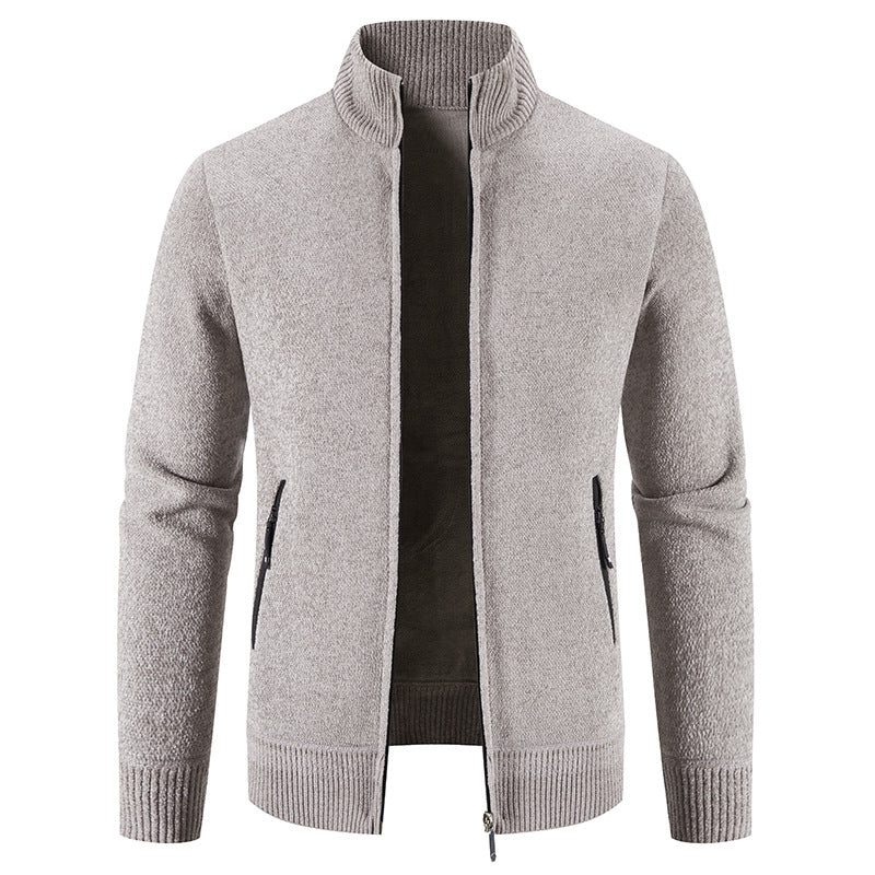 Herren elegante Strickjacke mit hohem Kragen und praktischen Reißverschlusstaschen Echoarchiv