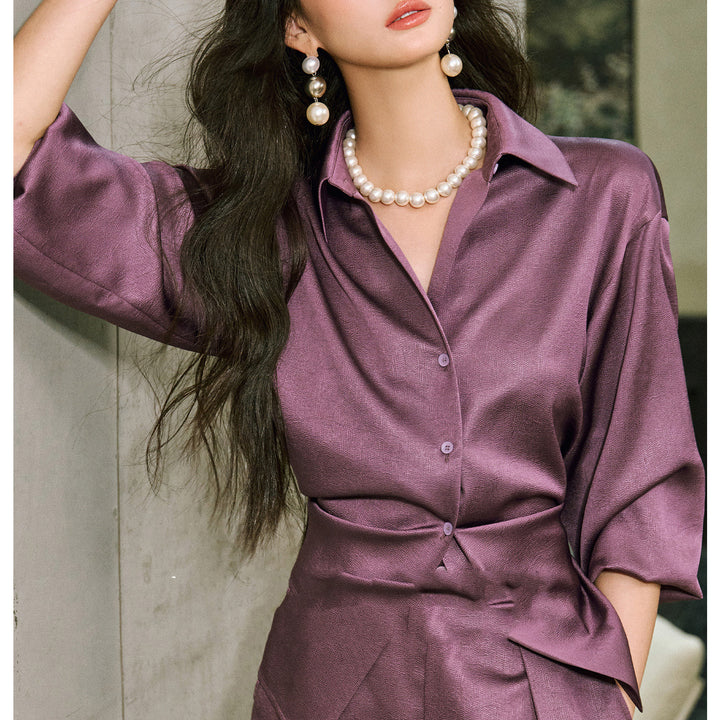 Damen Elegante Bluse mit schimmerndem Finish und Taillengürtel Echoarchiv