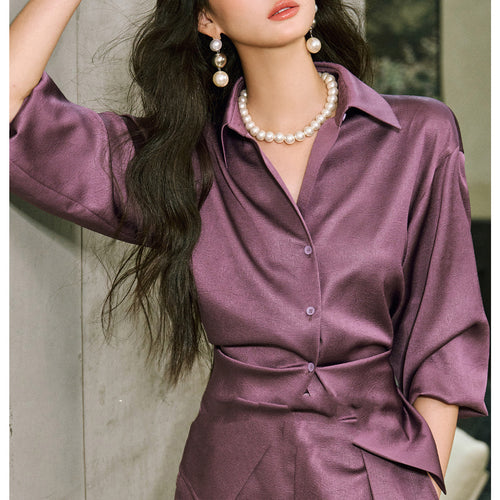 Damen Elegante Bluse mit schimmerndem Finish und Taillengürtel Echoarchiv