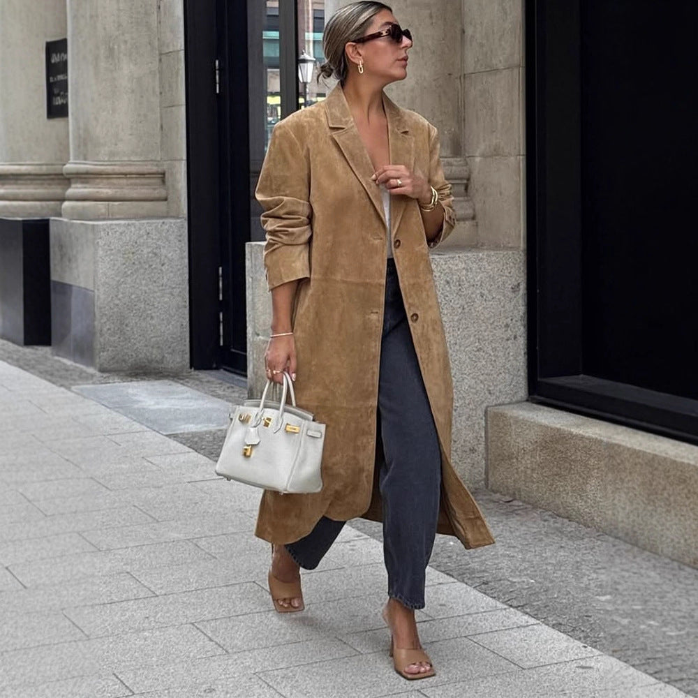 Damen Langmantel aus Veloursleder‑Optik mit schmalem Revers und cleanem Schnitt Echoarchiv