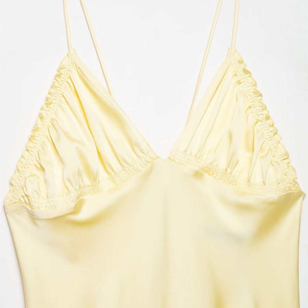 Damen Slipdress mit verführerischem V-Ausschnitt und feinen Rüschendetails Echo Archiv