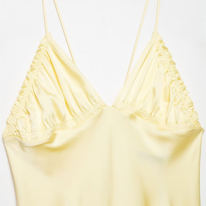 Damen Slipdress mit verführerischem V-Ausschnitt und feinen Rüschendetails Echo Archiv