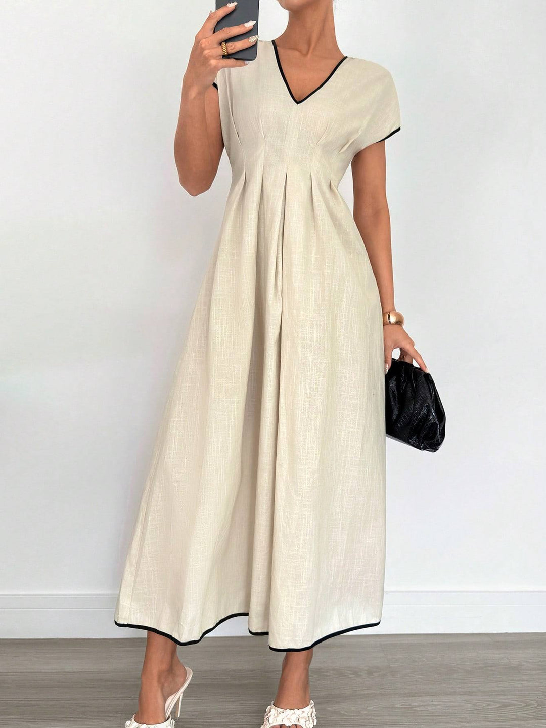 Damen Fließendes Maxikleid mit V-Ausschnitt und schwingendem Rock Echo Archiv