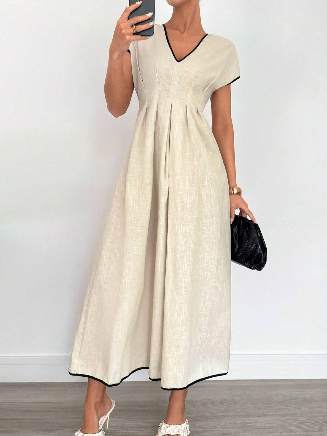 Damen Fließendes Maxikleid mit V-Ausschnitt und schwingendem Rock – Valéora