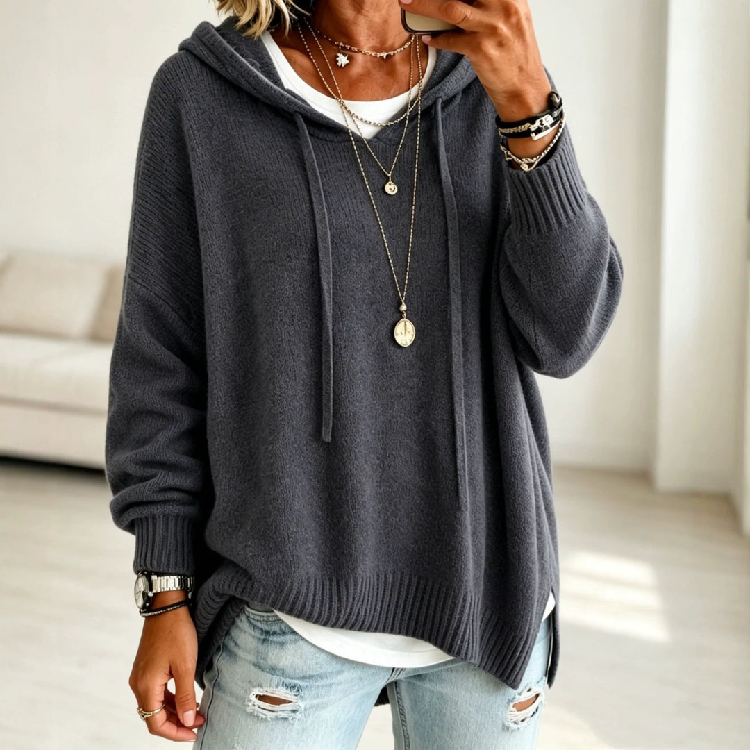 Damen Oversize Kapuzenpullover aus weichem Feinstrick mit Zier‑V‑Ausschnitt – Auréline