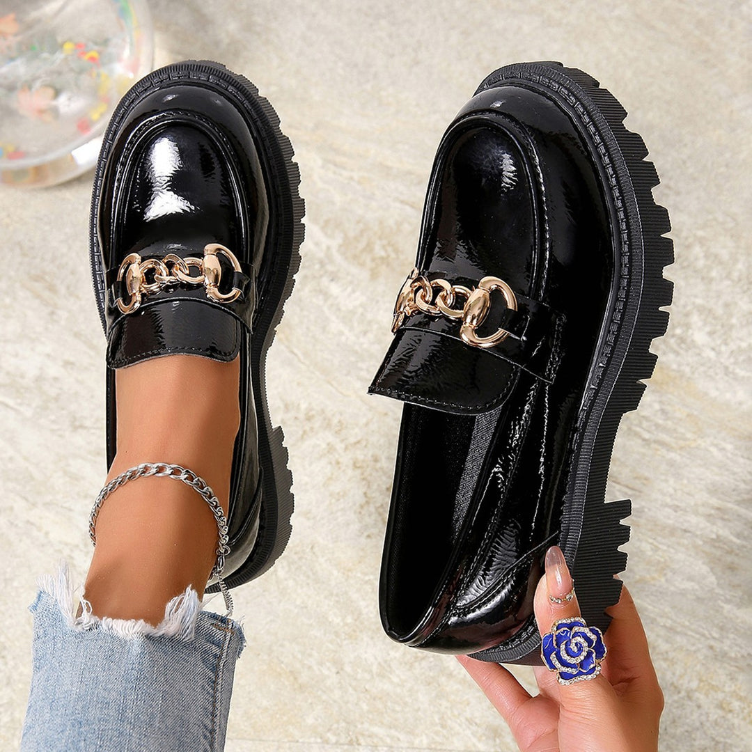 Damen nan robuste Loafer mit profilierter Traktorsohle und dekorativer Metallketten-Applikation Echo Archiv