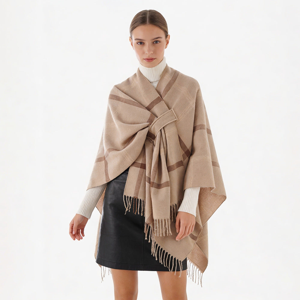 Damen Oversize-Capeponcho aus Wollmix mit Bindegürtel, Fransen und großem Karomuster Echo Archiv