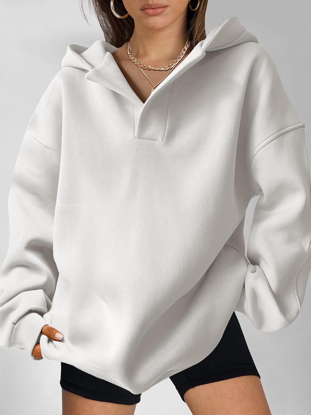 Damen Oversize-Kapuzenpullover aus schwerem Sweatstoff mit V‑Ausschnitt‑Detail und langen Rippbündchen – Auréline