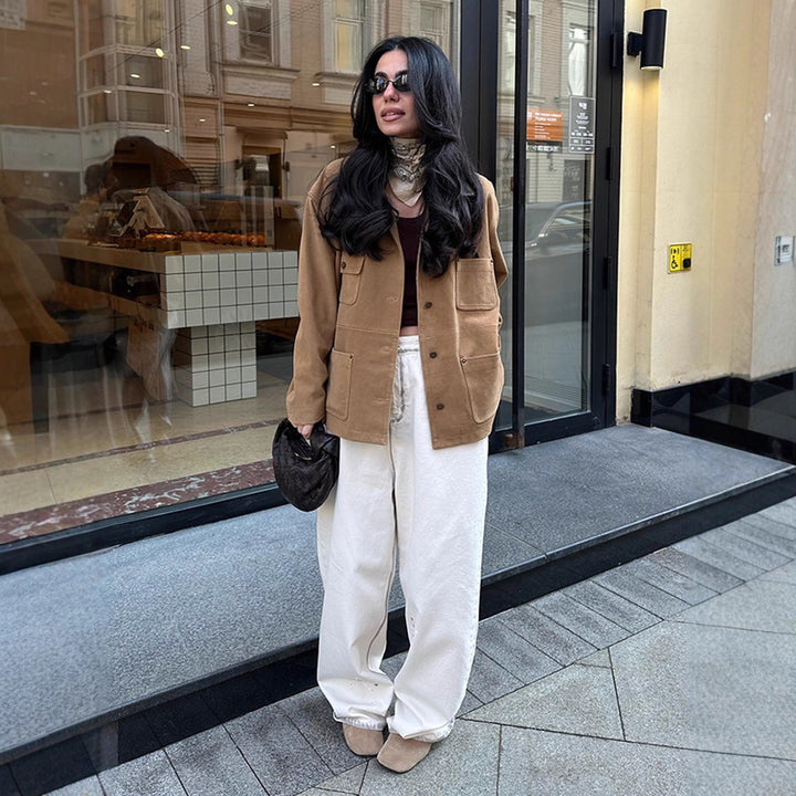 Damen Boxy Kurzjacke aus Veloursleder‑Optik mit Kontrastkragen & Pattentaschen Echoarchiv