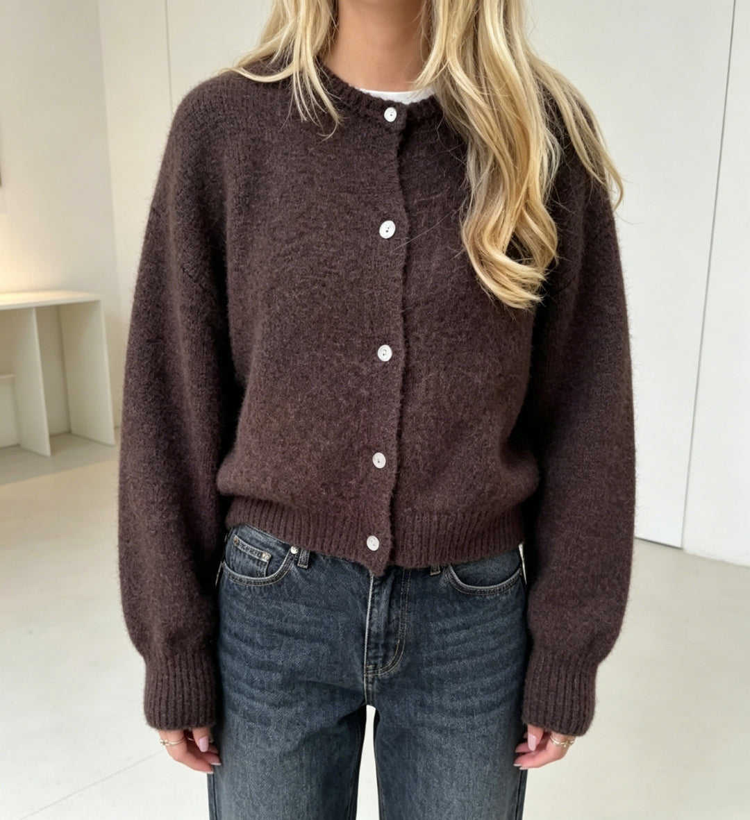 Damen Kuschelige Mohair-Optik Strickjacke mit Rundhals und Ballonärmeln – Veloura