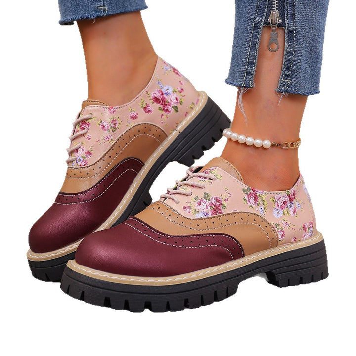 Damen Plateau-Brogue-Schnürer mit Blumenmuster und Lackdetails Echoarchiv