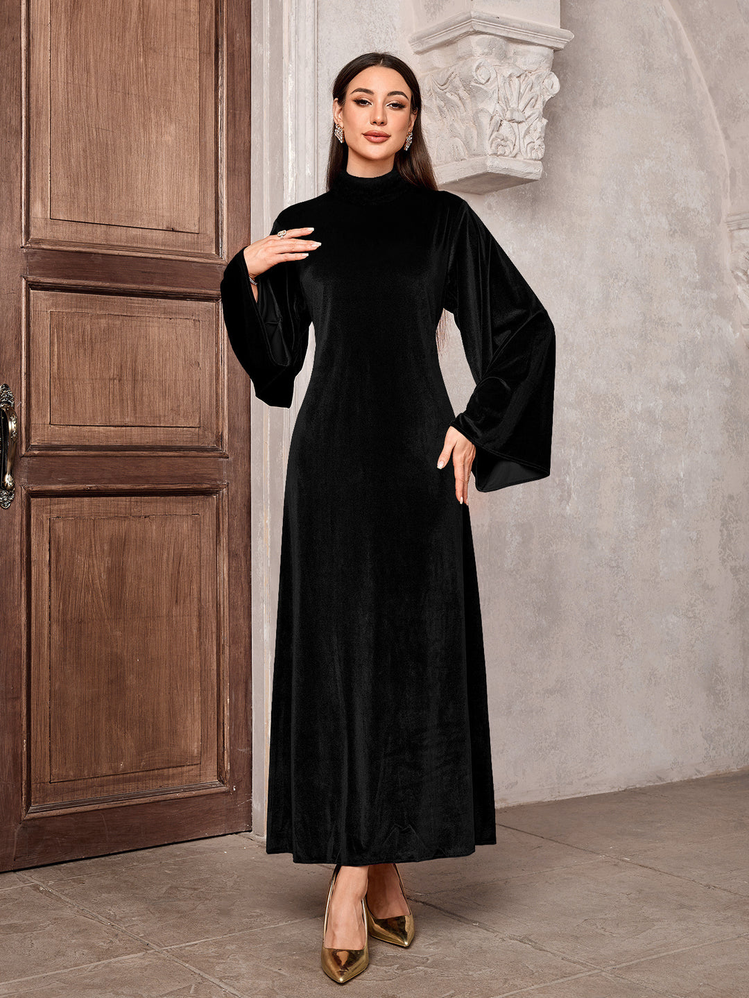 Damen Maxikleid aus Samt mit Stehkragen und Glockenärmeln Echoarchiv