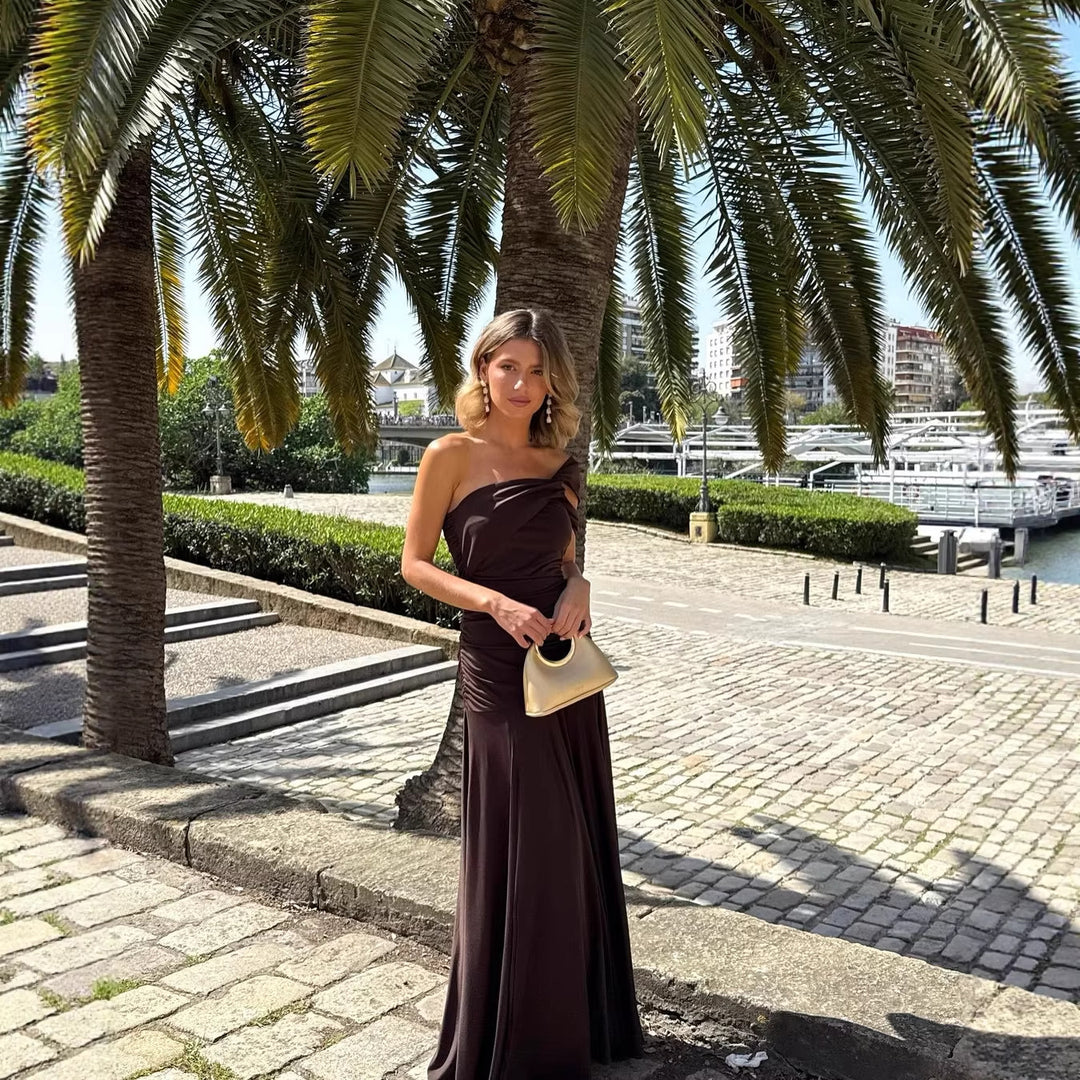 Damen elegantes, tailliertes Abendkleid mit asymmetrischem Träger Echo Archiv
