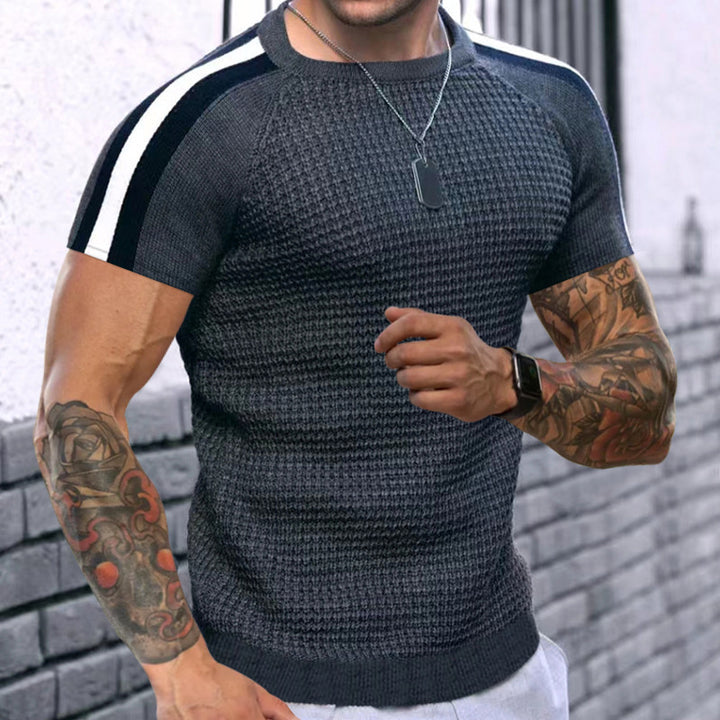 Herren sportliches Kurzarmstrickoberteil mit modischen Streifen Echoarchiv