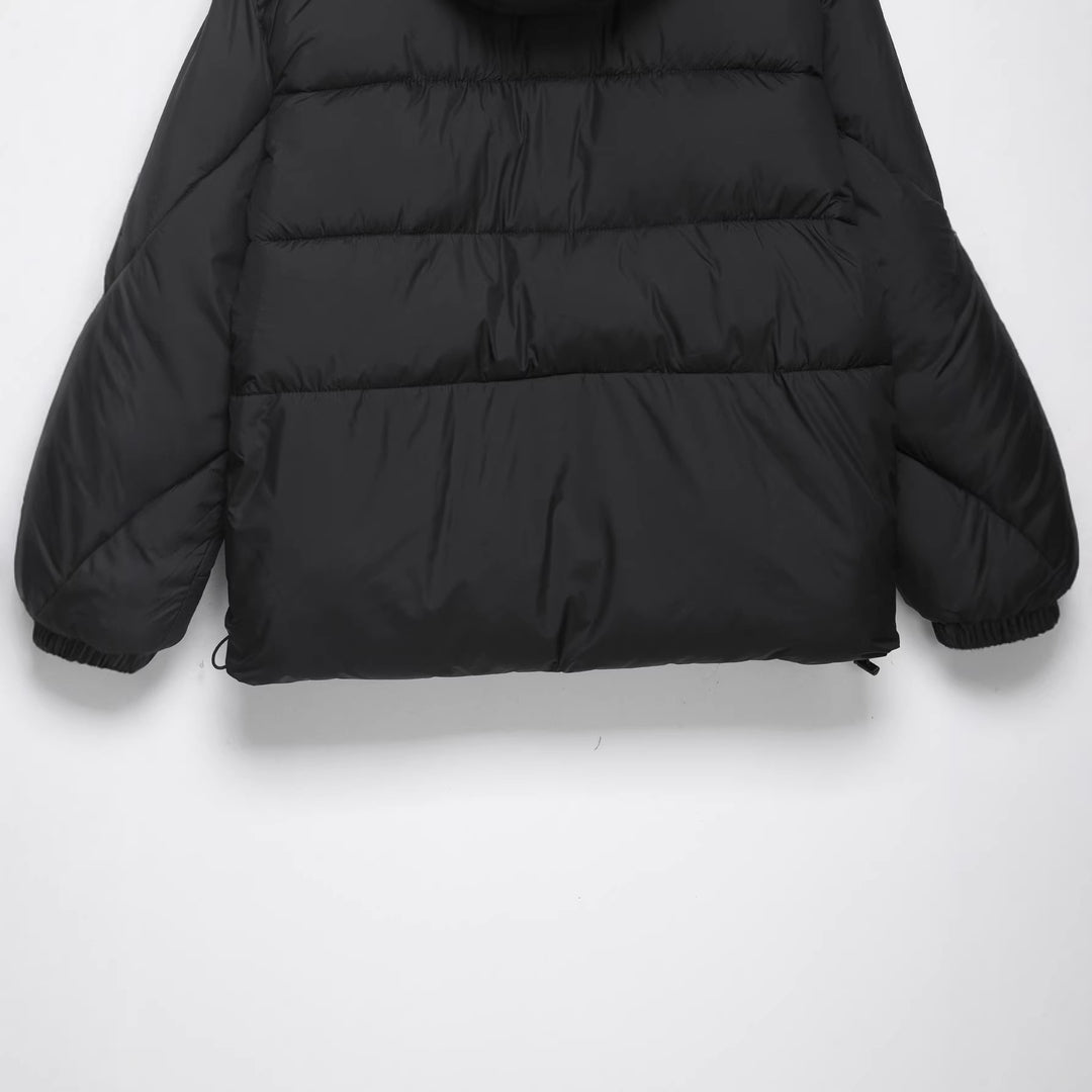 Damen Kurze boxy Funktionsjacke mit Kapuze, wattierter Isolierung und diagonalen Reißverschlusstaschen Echoarchiv