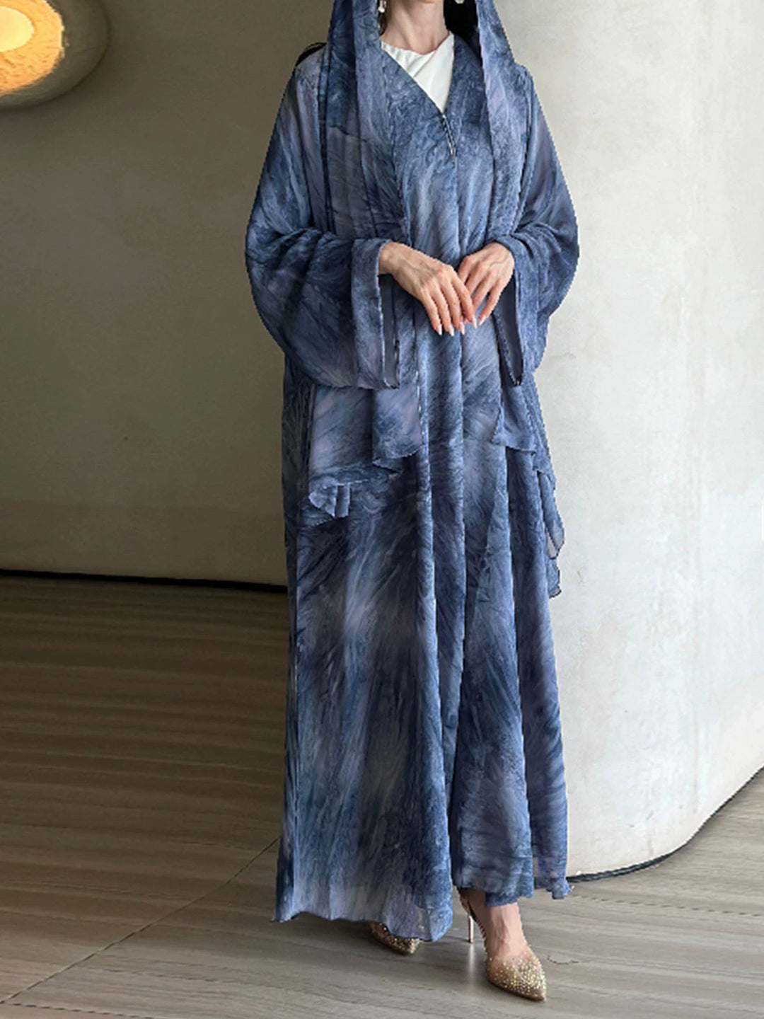 Damen langes fließendes Kapuzenkaftan Kleid mit weitem Arm und mehrlagigem Chiffon – Valéora