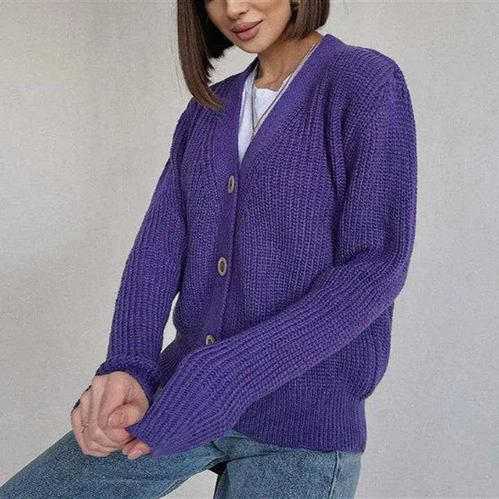 Damen Boxy-Grobstrick-Cardigan mit tiefer V-Leiste, Holzknopfverschluss und geripptem Saum – Veloura