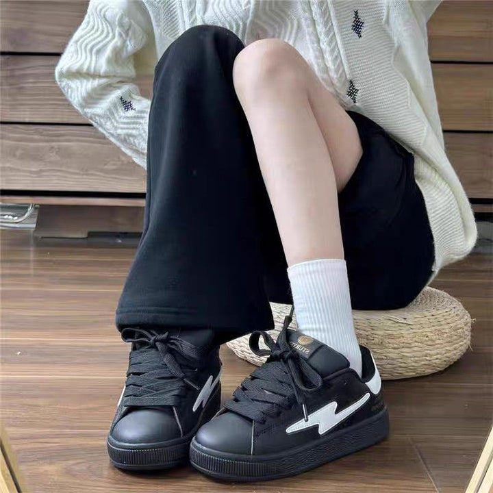 Damen Sportliche Sneakers mit verstellbarem Klettverschluss und gepolsterter Innensohle Echo Archiv