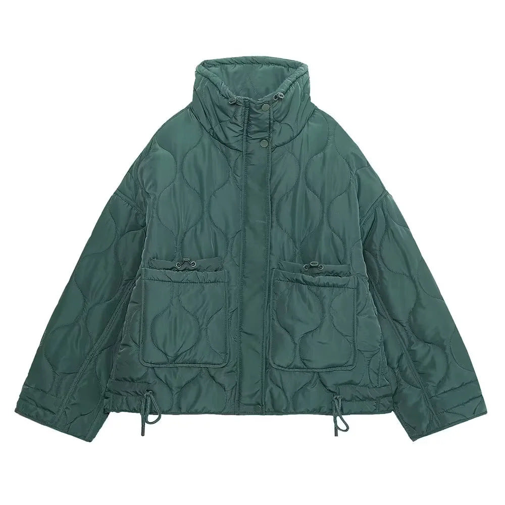 Damen gesteppter Kurzblouson mit hohem Stehkragen, Tunnelzugsaum und großen aufgesetzten Taschen – Célinea