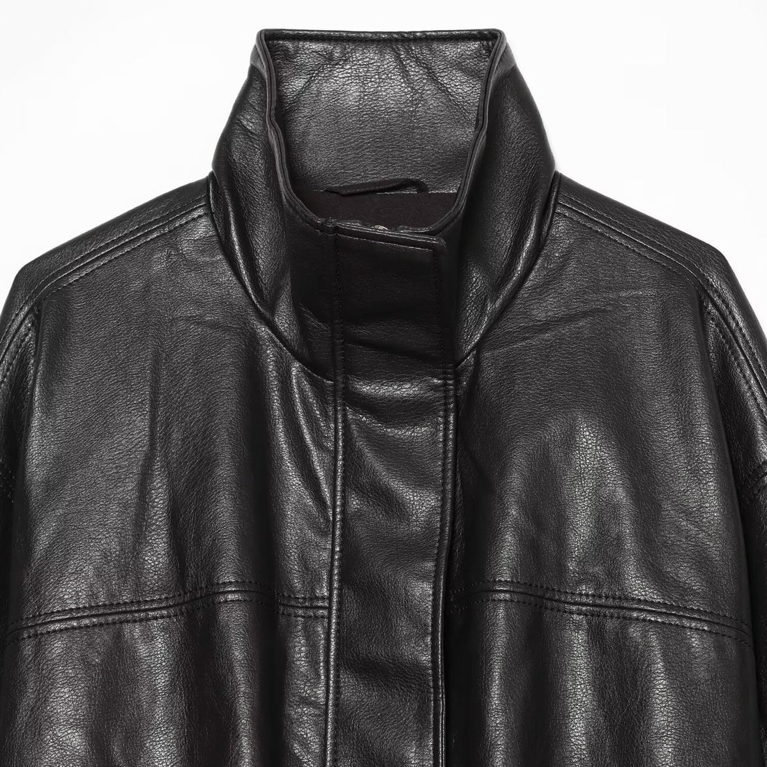 Damen Cropped Boxy Kunstlederjacke mit hohem Funnelkragen und verdeckter Leiste Echoarchiv