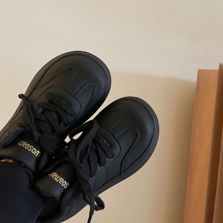 Damen Plateausneaker im Clean‑Chunky‑Design mit extra hoher EVA‑Plateausohle und gepolstertem Komfortkragen – Névara