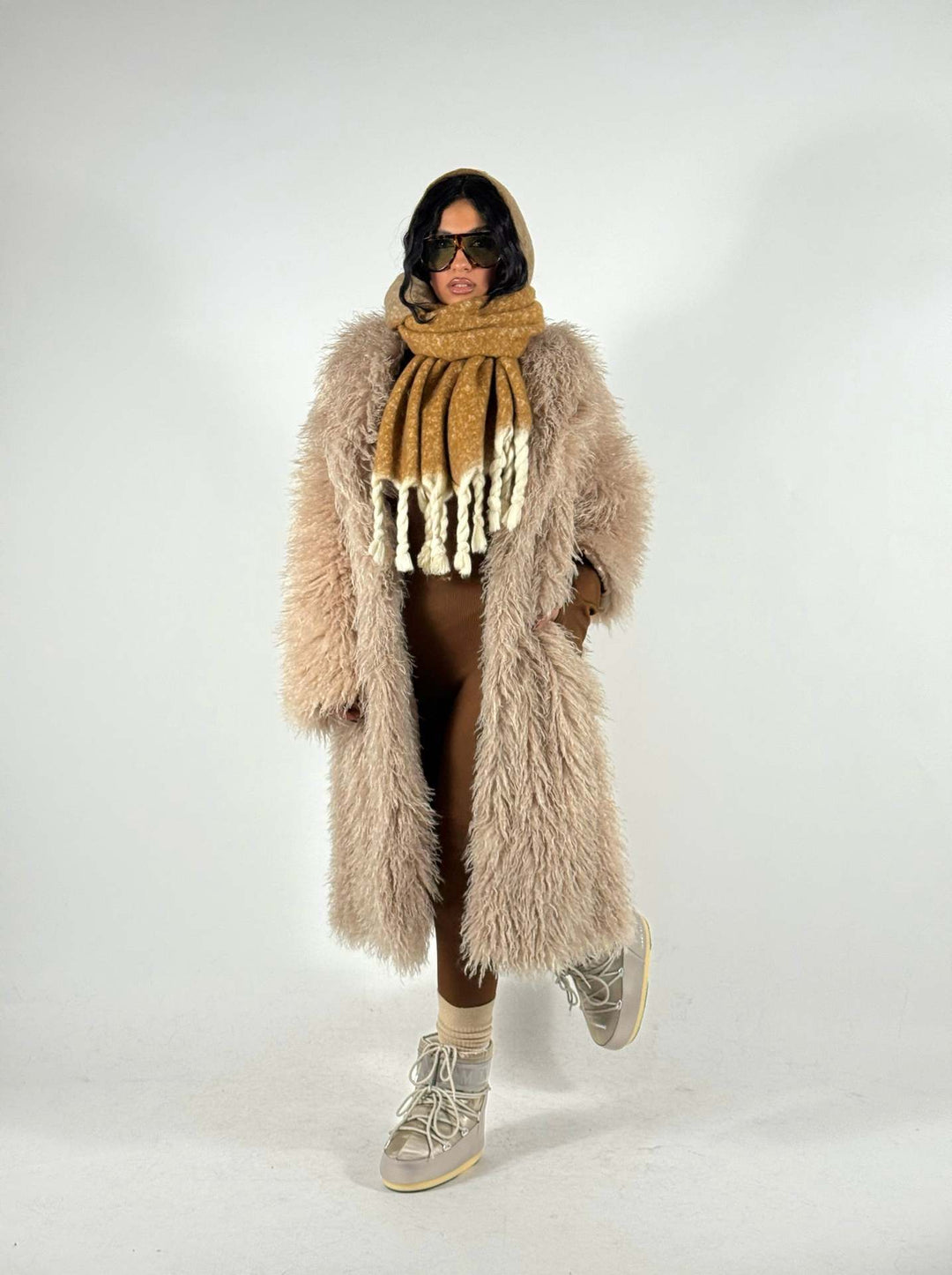 Damen Maxilanger Kunstpelzmantel mit langflorigem Hochflor und Oversize-Silhouette Echo Archiv