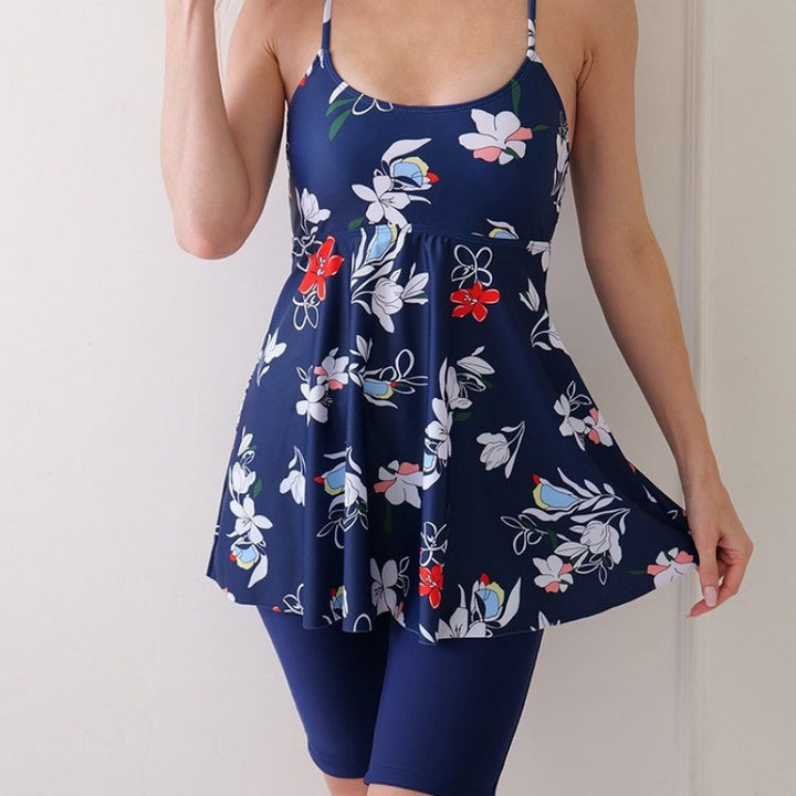 Damen Badeanzug mit floralem Rock-Design und sportlichen Shorts Echo Archiv