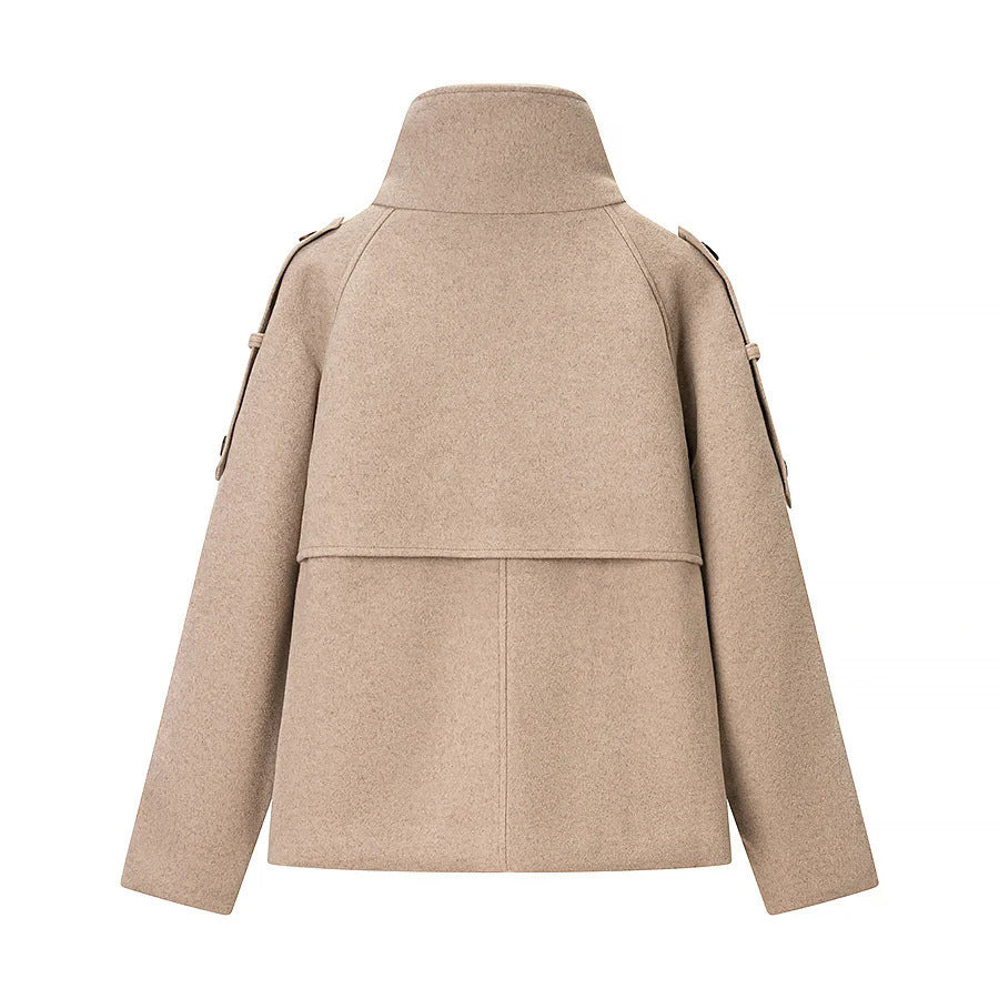 Damen kurzes zweireihiges Wollmix-Cape mit hohem Stehkragen und Epauletten – Célinea