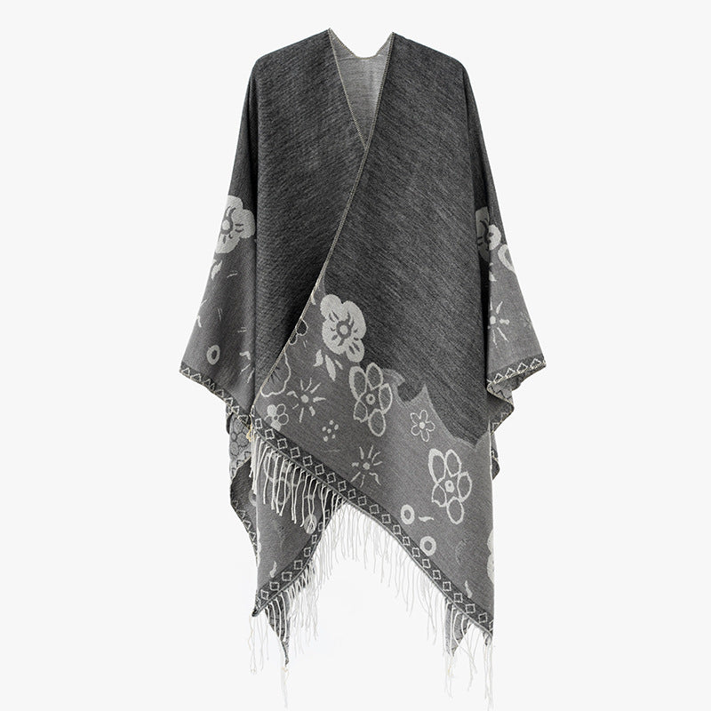 Damen Überwurfponcho im Kimono‑Stil aus Jacquardstrick mit floralem Bordürenmotiv und Fransensaum – Célinea