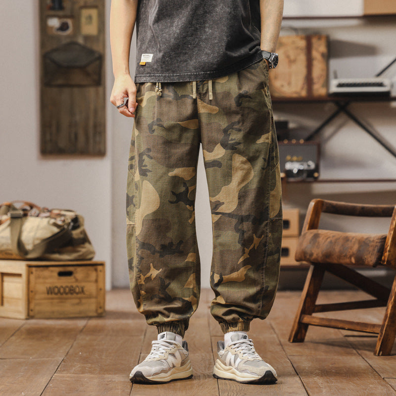 Herren Camouflage Cargohose im Jogger‑Stil mit Tunnelzugbund und elastischen Bündchen Echo Archiv