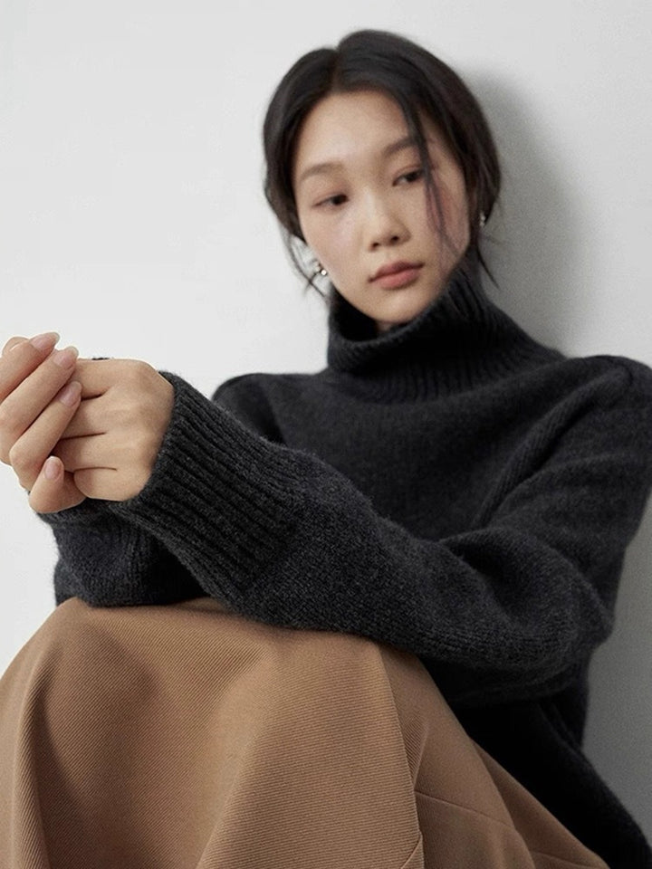 Damen Rollkragenpullover aus feinem Wollmix mit geradem Schnitt und breitem Rippkragen Echoarchiv