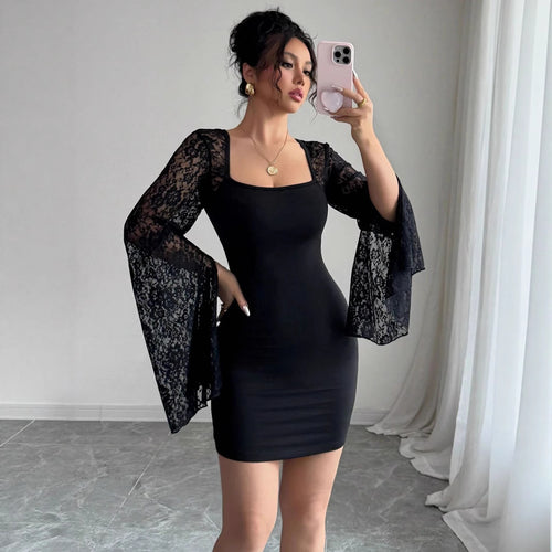 Damen nan figurbetontes Minikleid mit quadratischem Ausschnitt und ausgestellten Spitzenärmeln Echo Archiv